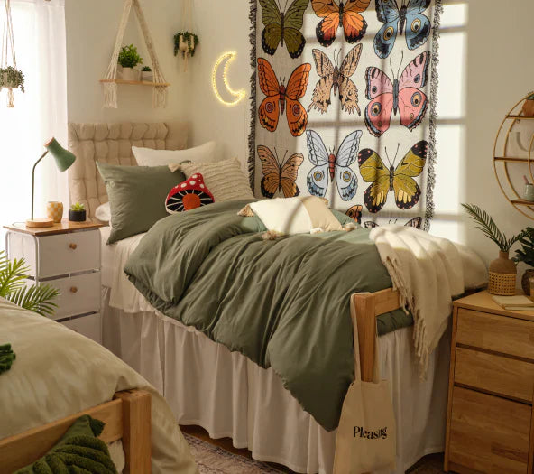 Creative Dorm Room Decor With Fake Plants