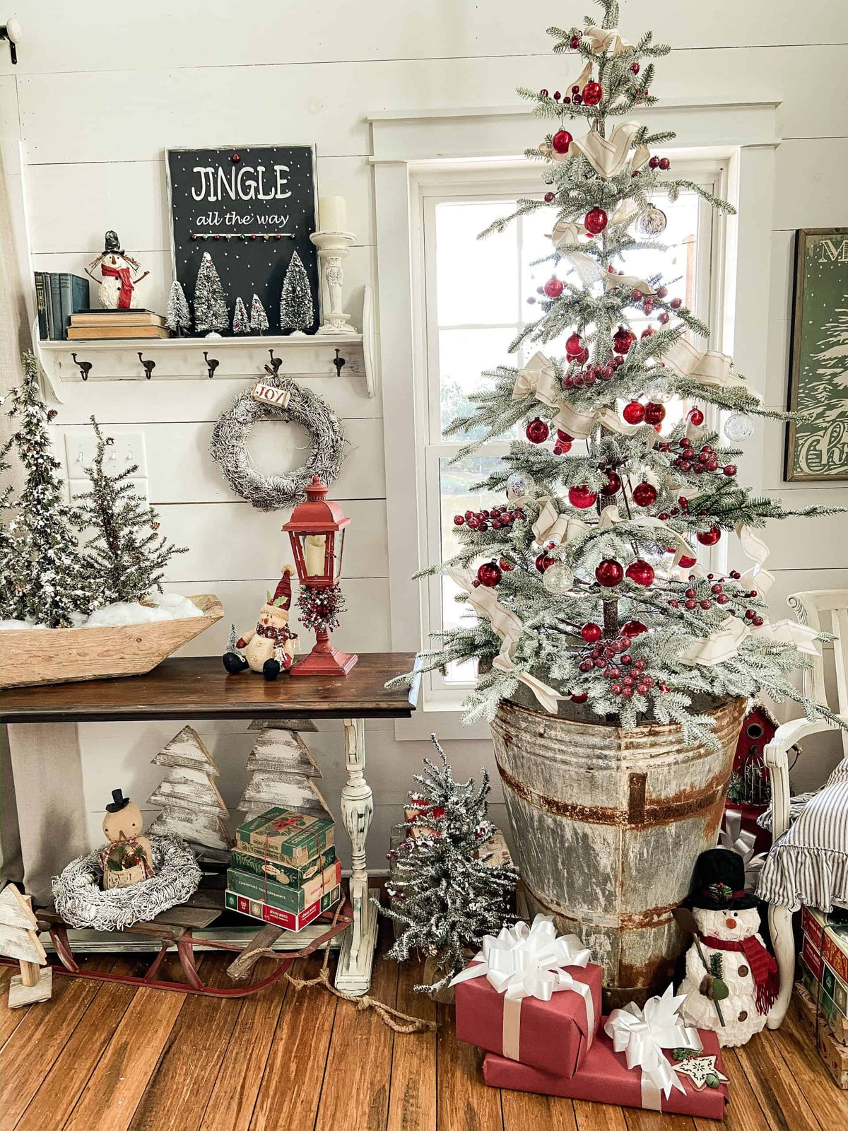 Our Top 6 Favorite Blog Posts on Decorating Christmas Trees
